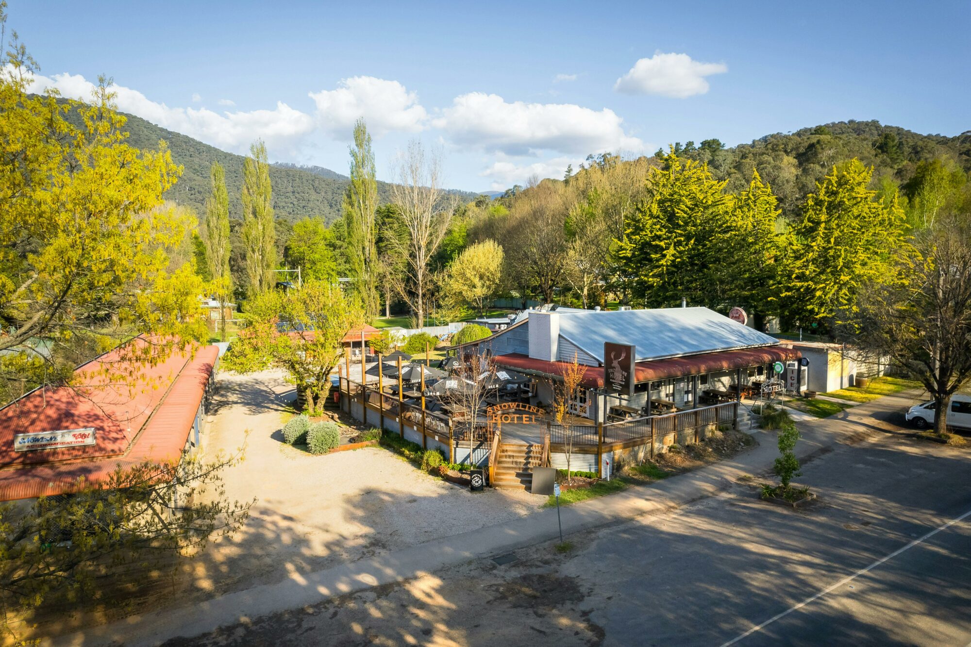 Harrietville Snowline Hotel